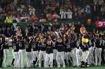 SoftBank Hawks players celebrate a title